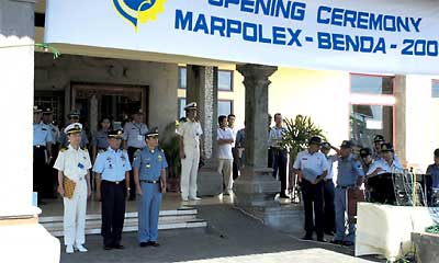 �O�����������o���h�������P���̊J�