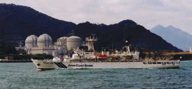 ���q�͔��d���̎��ӊC����x�����鏄���D