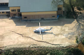 �n�k�ɂ��n����̂���O���E���h�ɒ��������w���R�v�^�[