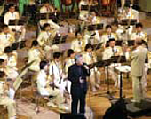 音楽隊とさとう宗幸さんの共演