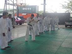 �C��@�ߗ�s�Z�~�i�[�ł̑ߕߏp�P��