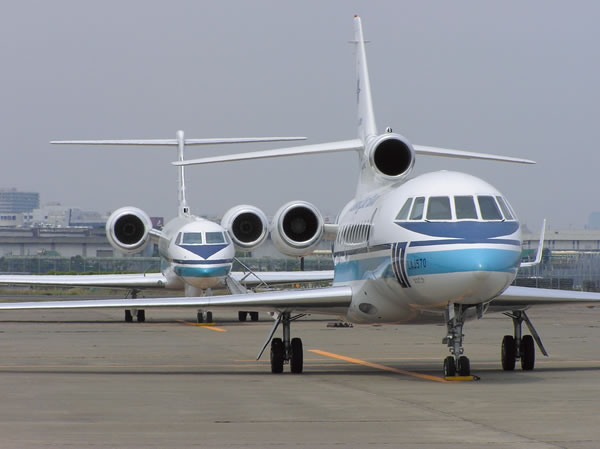 ファルコン900(手前)とガルフV(奥)