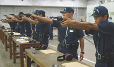 けん銃射撃訓練