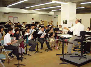 ���K���i