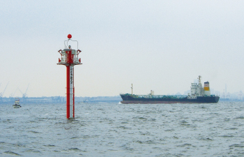 �ݒu���ꂽ���{�ő�̕��̎����W