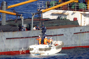 洋上における立入検査風景