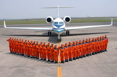 ����~���