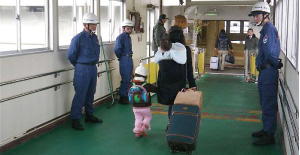 �t�F���[�^�[�~�i���Ōx�����̊C��ۈ���