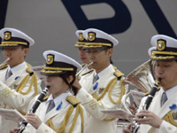 ���y����