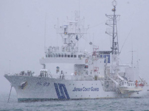 港内の水深を測量する測量船「明洋」(平成23年3月17日、宮城県仙台塩釡港(塩釡区))