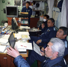 巡視船内で保安部業務を実施