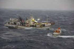 �؍����D�ɐڋ߂��铋�ڒ��i�E�j