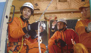 ����~��C