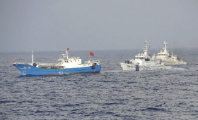 �������񂲋��D��ǐՂ��鏄���D