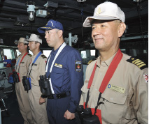 ��q�͂ɓ��悵�Ă���C��ۈ���