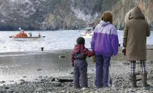 被災地の方々が見守る中での捜索