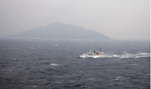 �r�V�̒��A���ޓ����ӊC��ŊĎ��x���ɏ]�����鏄���D