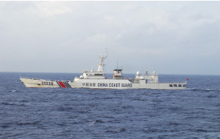 外観上、明らかに機関砲を搭載した中国公船