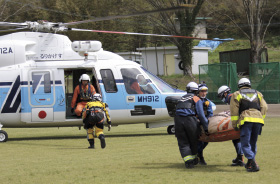 �w���R�v�^�[�ɂ�镉���Ҕ���