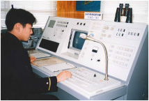 舳倉島で放送をする職員(石川県輪島市)平成8〜9年頃