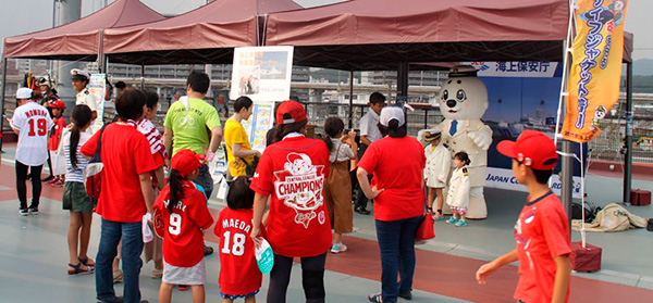 球場内に設けた海保ブース