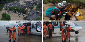 左上:福岡県朝倉市豪雨災害状況 右上:機動救難士による救助状況 左下、右下:救助した孤立者の搬送状況