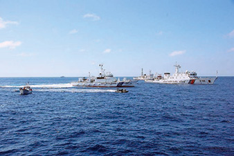 ���{���D�i���[�j�ƒ������D�i�E�[�j�Ƃ̊ԂɊ��荞�ޏ����D�Ɠ��ڒ�