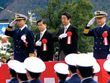 ���Ɛ��̍s�i�����{������{���t������b�ƐΈ䍑�y��ʑ�b