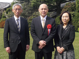 �C��ۈ��������i���j�E��{�l���@���فi�E�j�Ƃ̋L�O�B�e