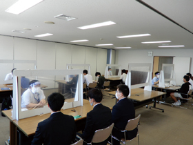 �ʑ��k�̗l�q