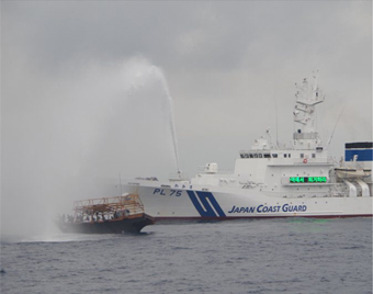 �k���N���D�ɕ��������鏄���D