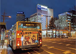 ��ԁA��ʌ����t�߂𑖍s���̃o�X