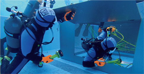 �������C