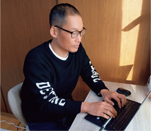 ���{ ���