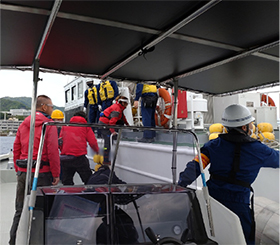 �~�������̗l�q