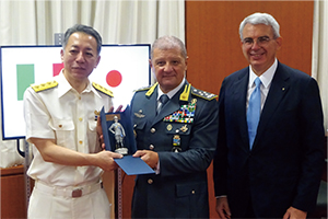 �C�^���A�����x�@�����y�ђ����C�^���A��g�ɂ��C��ۈ��ĕ\�h