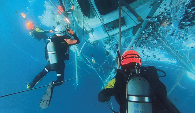 �������~��