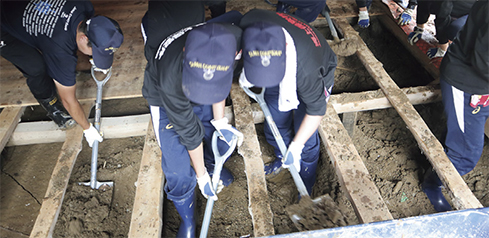 �Z��̓y�������������s���w���B