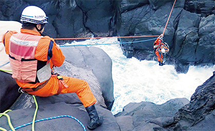 ����~���