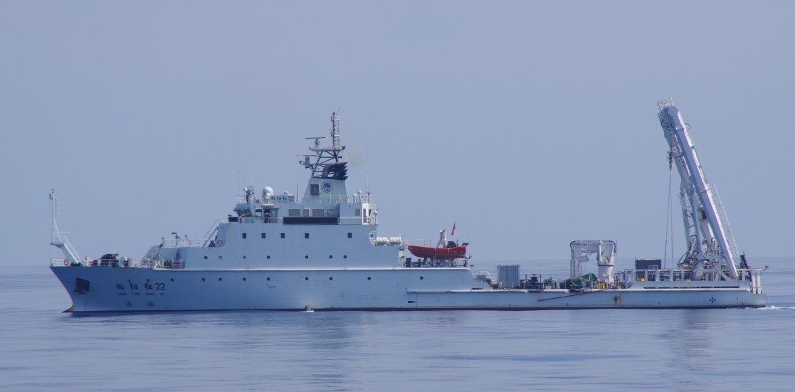 中国海洋調査船「向陽紅22」全体像